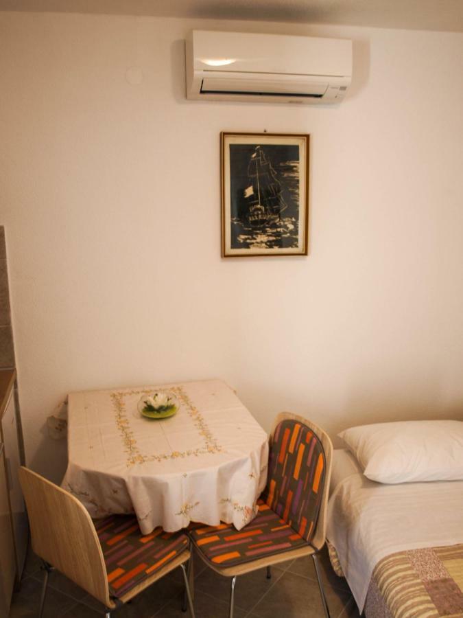 דירות House Nataniel In Omis Near Sea מראה חיצוני תמונה