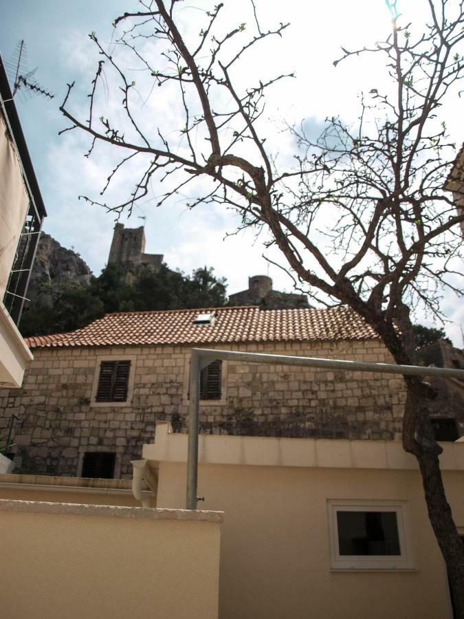 דירות House Nataniel In Omis Near Sea מראה חיצוני תמונה