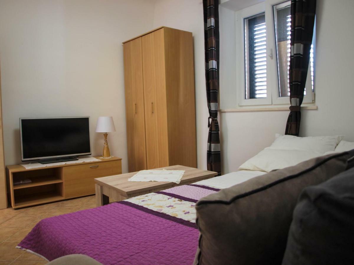 דירות House Nataniel In Omis Near Sea מראה חיצוני תמונה