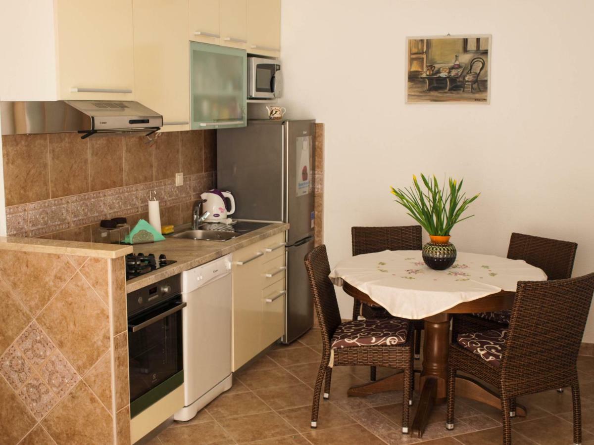 דירות House Nataniel In Omis Near Sea מראה חיצוני תמונה
