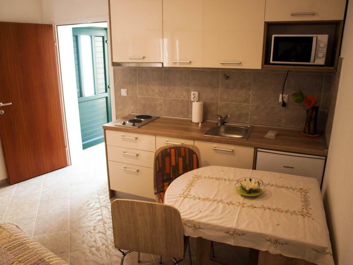 דירות House Nataniel In Omis Near Sea מראה חיצוני תמונה