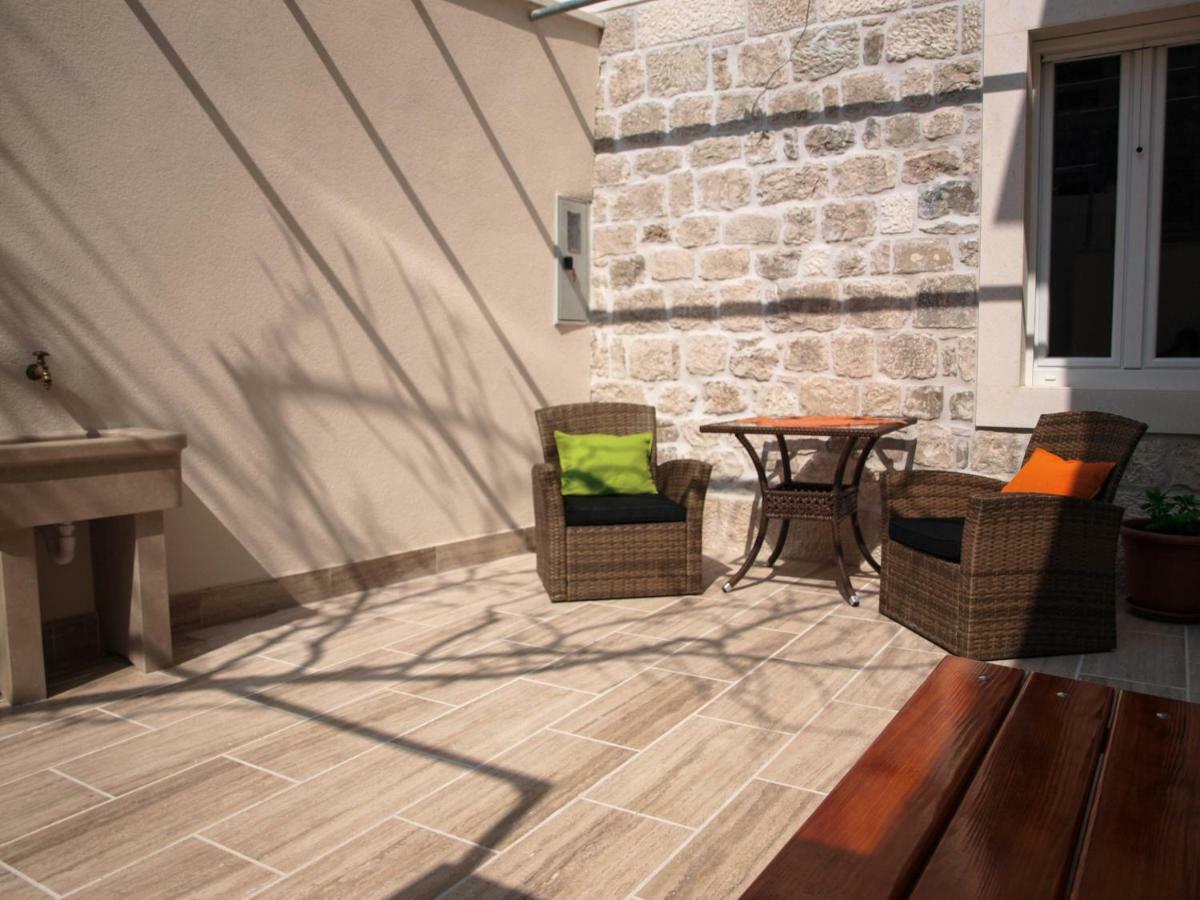 דירות House Nataniel In Omis Near Sea מראה חיצוני תמונה