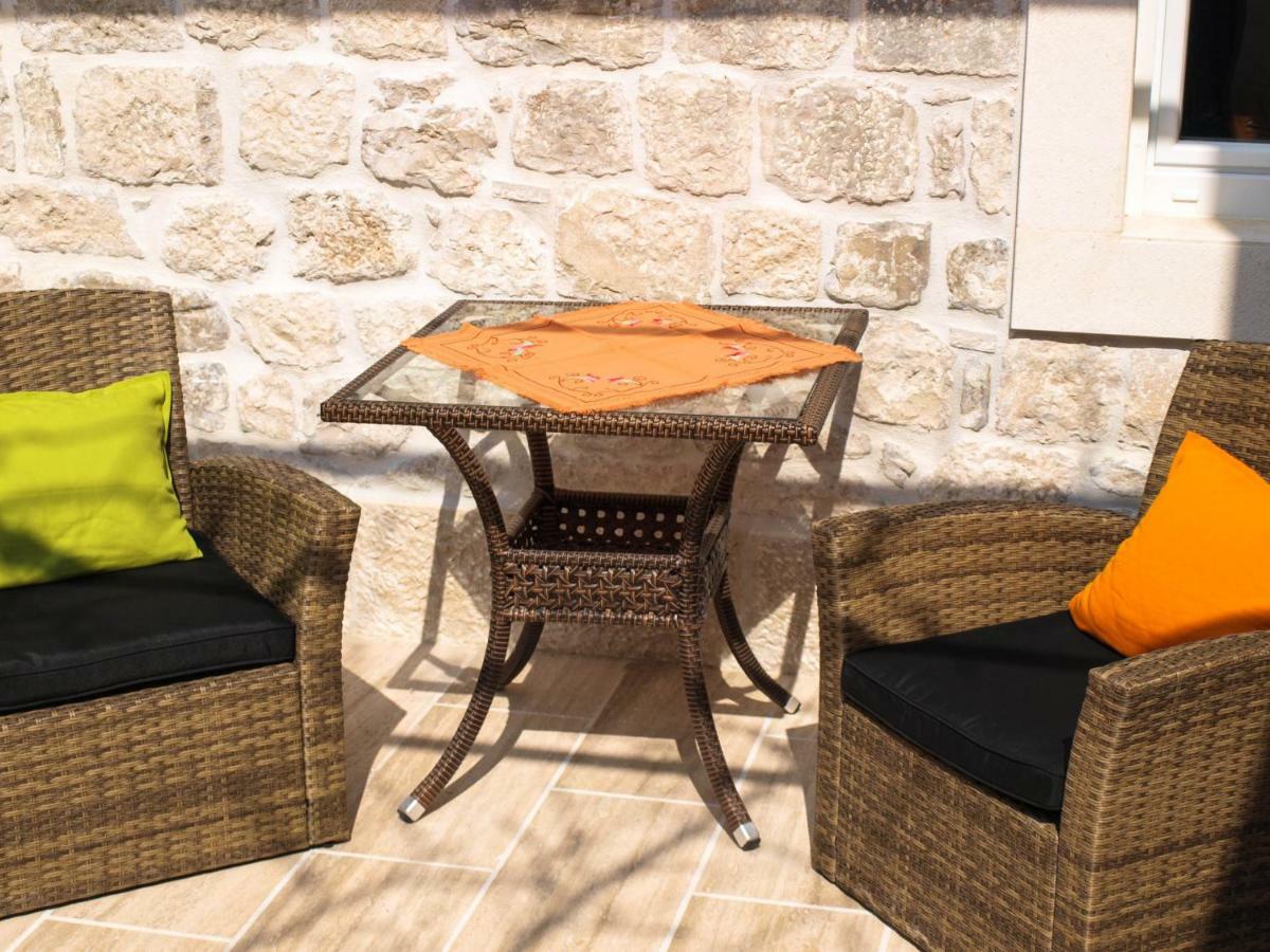 דירות House Nataniel In Omis Near Sea מראה חיצוני תמונה