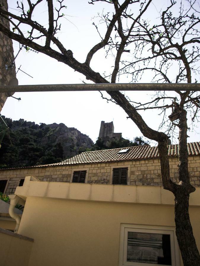 דירות House Nataniel In Omis Near Sea מראה חיצוני תמונה