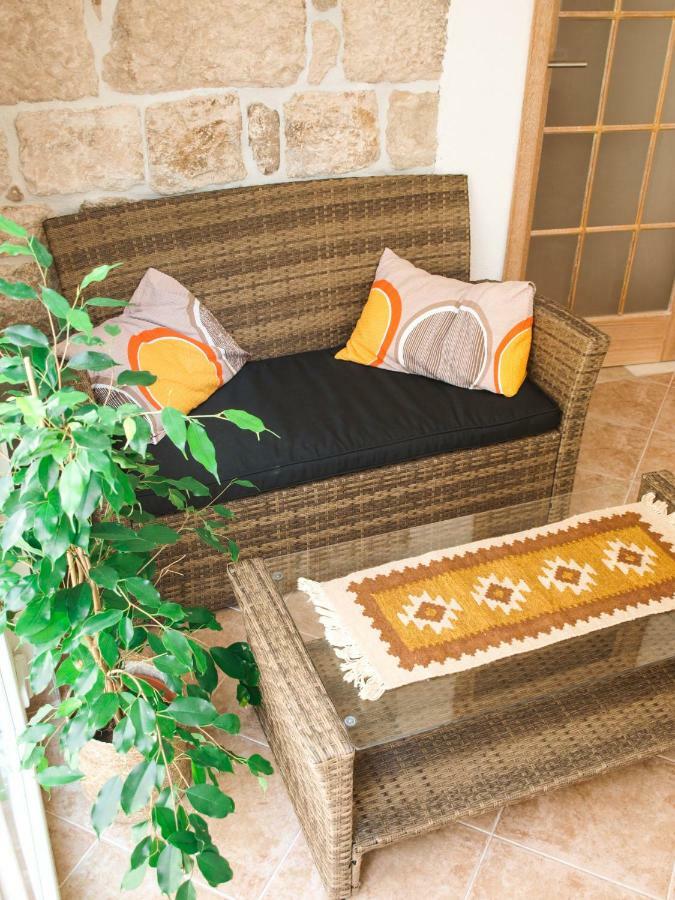 דירות House Nataniel In Omis Near Sea מראה חיצוני תמונה