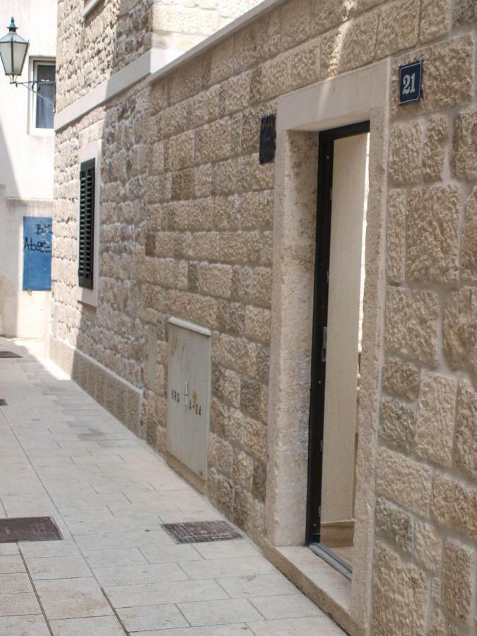 דירות House Nataniel In Omis Near Sea מראה חיצוני תמונה