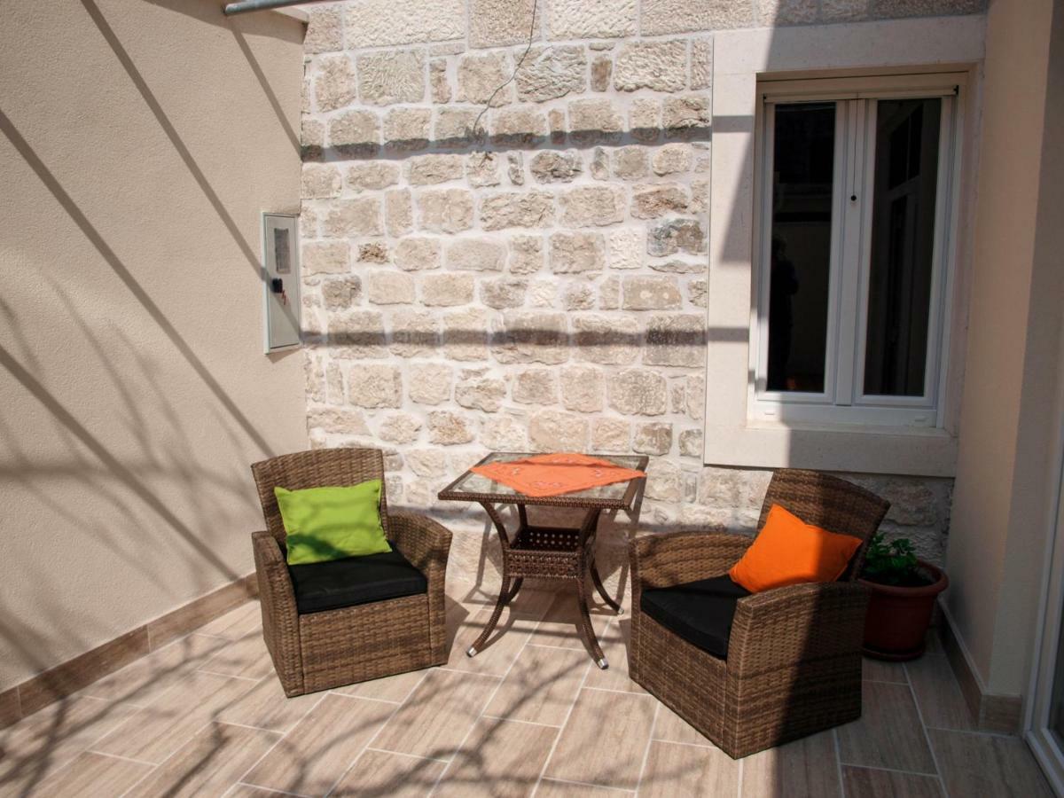 דירות House Nataniel In Omis Near Sea מראה חיצוני תמונה