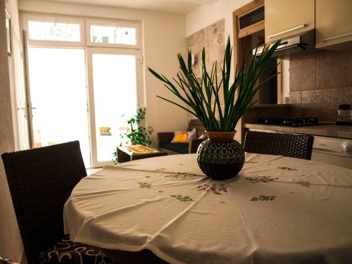דירות House Nataniel In Omis Near Sea מראה חיצוני תמונה