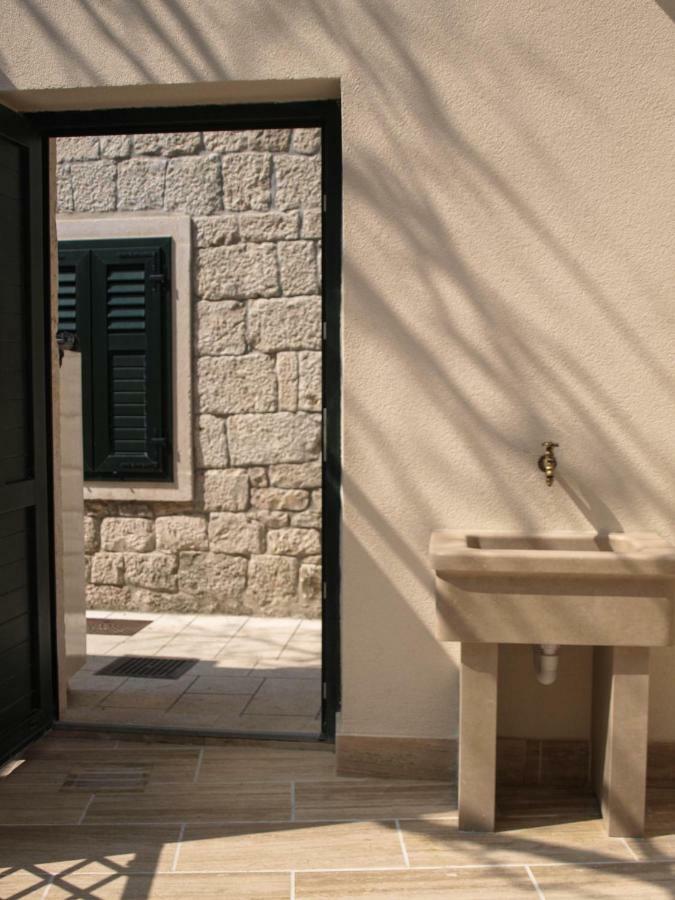 דירות House Nataniel In Omis Near Sea מראה חיצוני תמונה