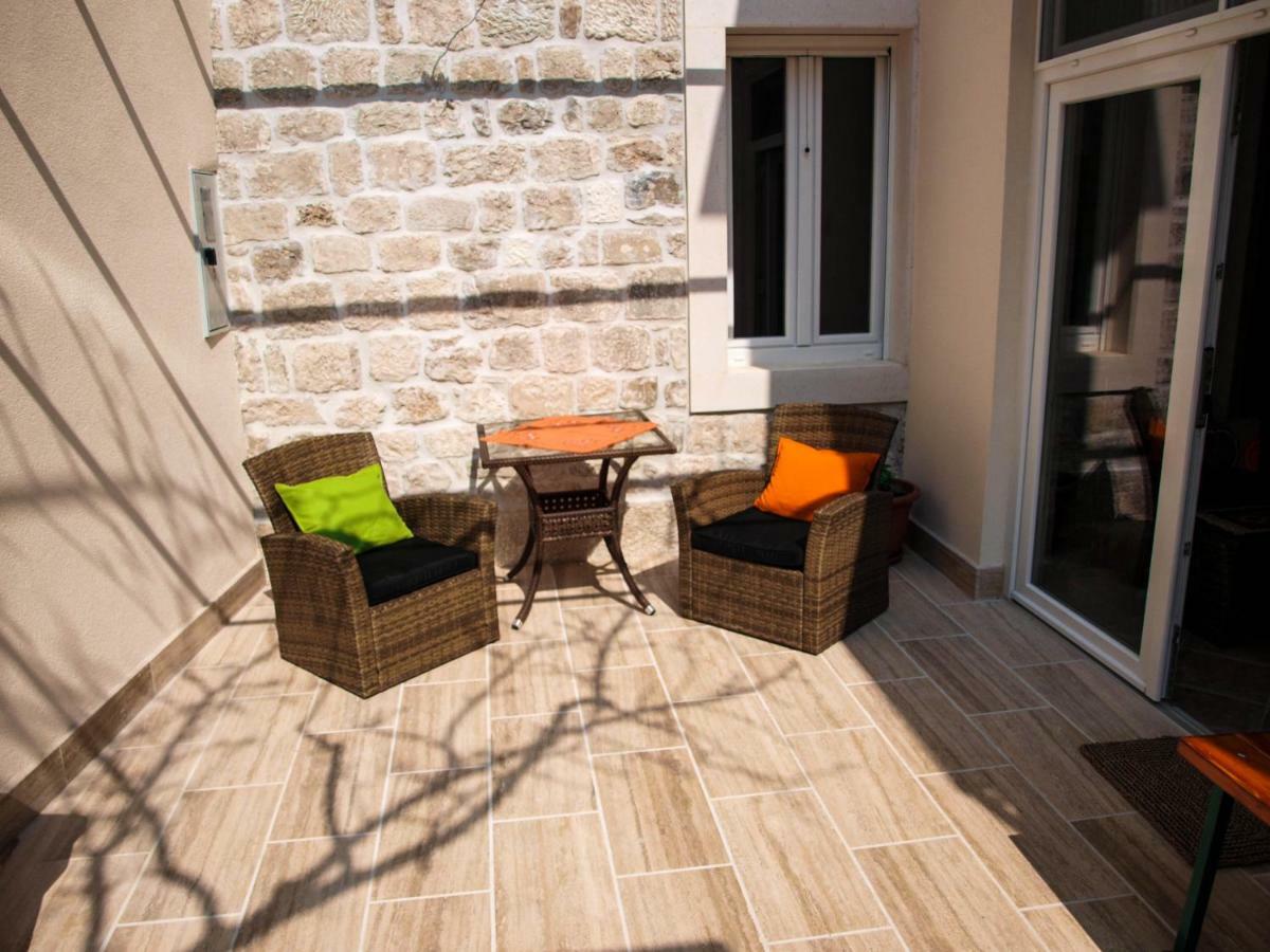 דירות House Nataniel In Omis Near Sea מראה חיצוני תמונה