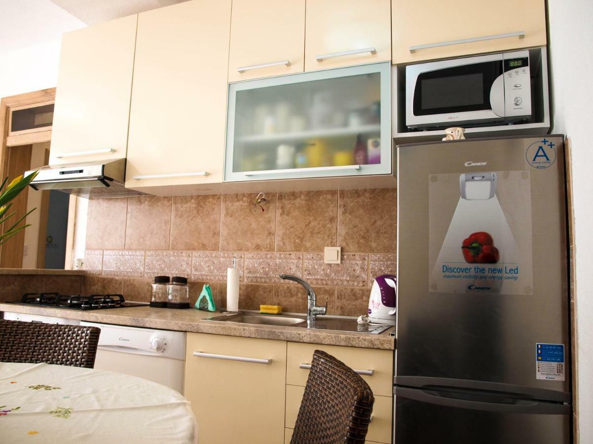דירות House Nataniel In Omis Near Sea מראה חיצוני תמונה