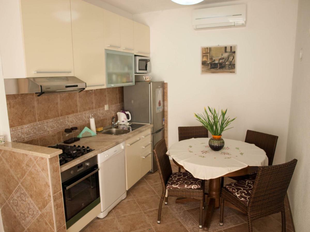 דירות House Nataniel In Omis Near Sea מראה חיצוני תמונה