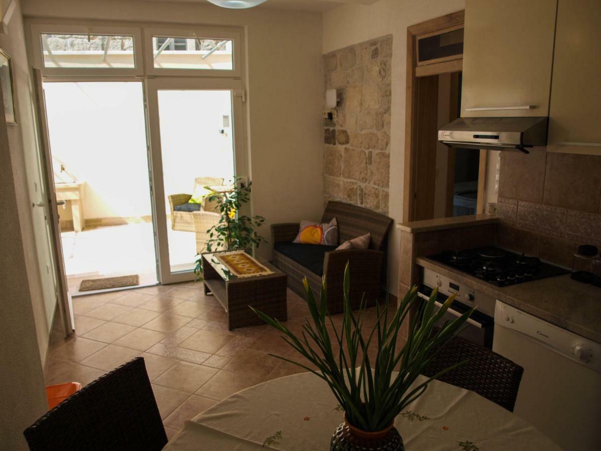דירות House Nataniel In Omis Near Sea מראה חיצוני תמונה